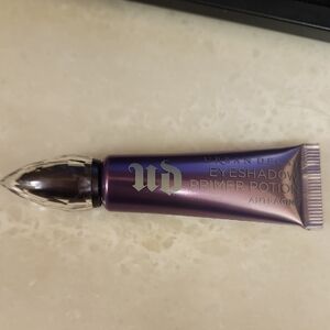 Urban Decay Purple Eyeshadow Primer Potion